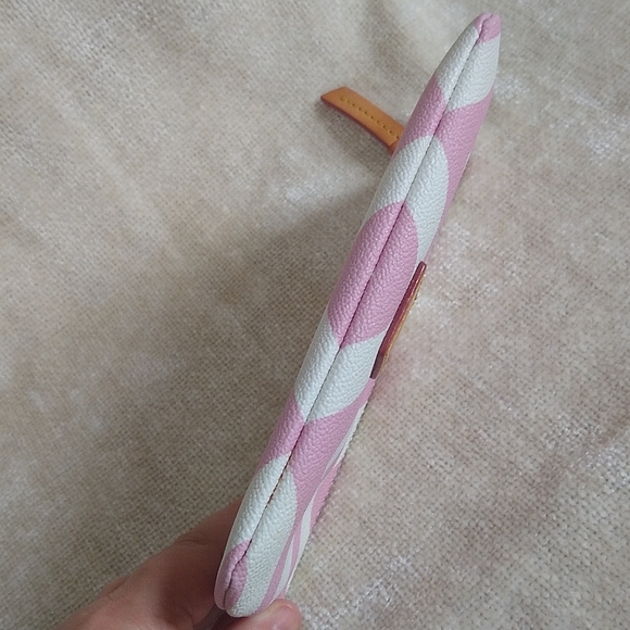 ⌛️ CLEARANCE  - Authentic Dooney and Bourke pouch - Picture 3 of 7